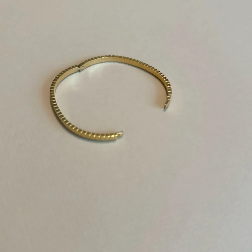 Minimalist textured bracelet M736